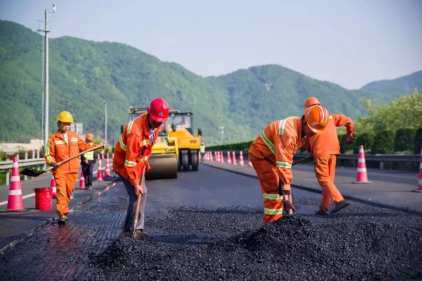 深化“放管服”改革，推動構(gòu)建全國統(tǒng)一公路養(yǎng)護市場