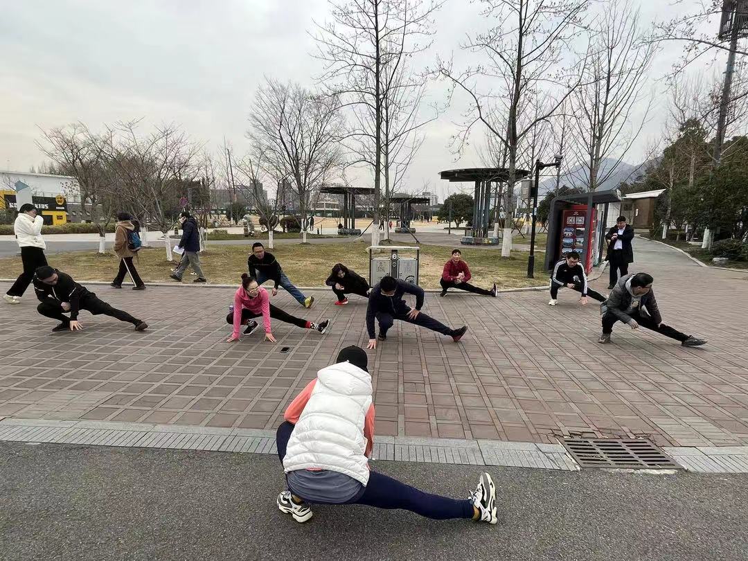 向夢想奔跑，朝未來前行——“感動跑團”新年環(huán)湖跑活動